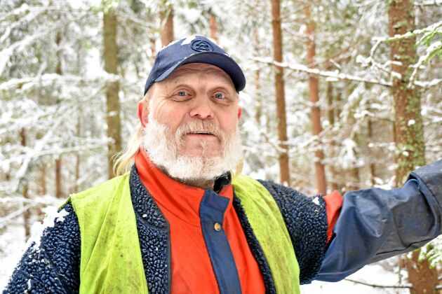  En skogsägare bör ha rätt att försvara sin mark mot älgskador. Därför måste älgstammen minskas, menar Mårten Andersson, som själv inte är jägare.
