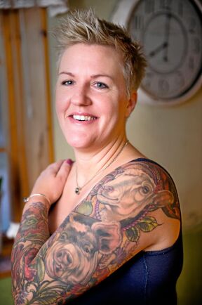  Fårbonden Lotta Henrysson vann tatueringstävlingen, Sveriges snyggaste bondetatuering.