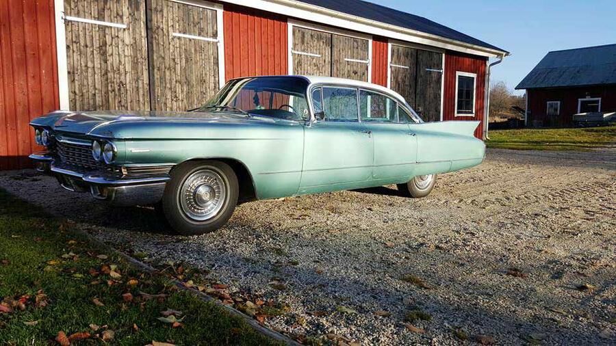 En fin Cadillac deville från 1960 har Emilie Trygg. 