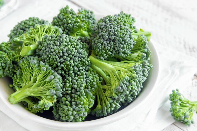  Fryst broccoli går snabbt att tina och ha i olika rätter.