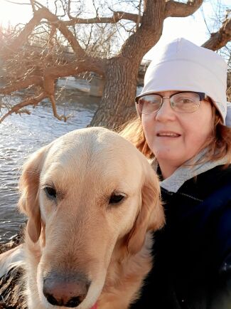 Tack vare hunden Qiara orkar Susann Johanssons ta sig upp och ut. Hunden har varit ett oerhört stöd under hela hennes svåra sjukdomstid i sviterna efter TBE. 