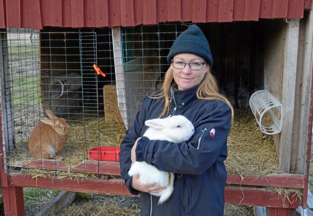  Malin Sundmark har kaninuppfödning och är ordförande för Kaninproducenterna. ”Jag är en viktig person för aktivisterna att knäcka. Men jag lägger inte av”.