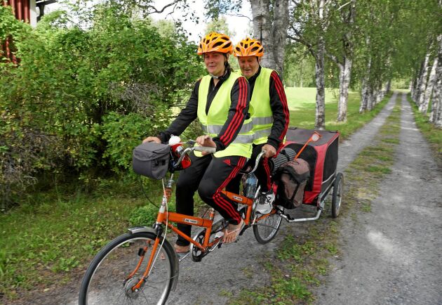  Blinda Kurt Folkesson cyklar mellan Östersund och Stockholm med hjälp av äventyraren Lina Hallebratt – på tandemcykel.