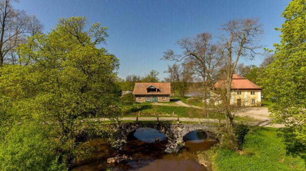  Den stenbro som finns på slottet är den enda i sitt slag i Sverige. 