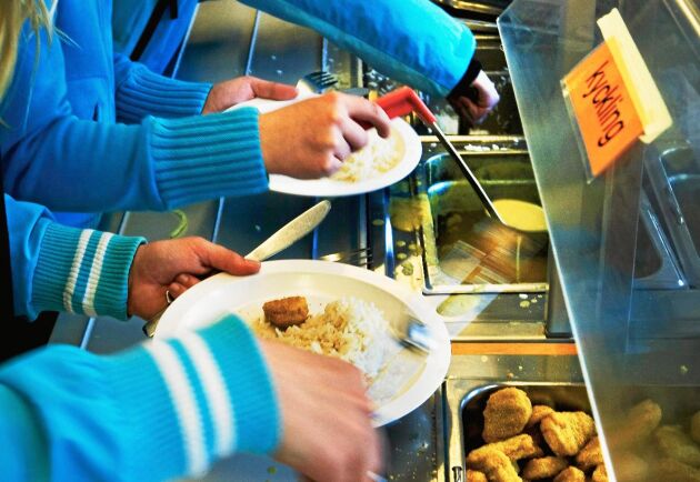  Bara 35 procent av tillfrågade kommuner serverar sina skolelever enbart svensk kyckling.