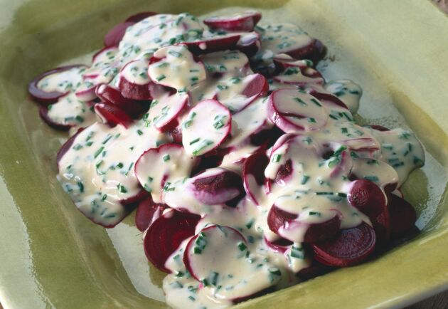  Rödbetor och yoghurt blir en färg- och smakklick på tallriken. Foto: Arkivbild