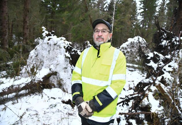  Skogsägaren Stefan Lindskogs ägor drabbades hårt av stormen Alfrida.