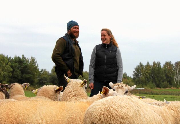  Charlotte Jansson (t h) och Carl-Oscar Allared driver Västkustens Ullinsamling, en av initiativtagarna till ullmärkningen Swedish Wool.