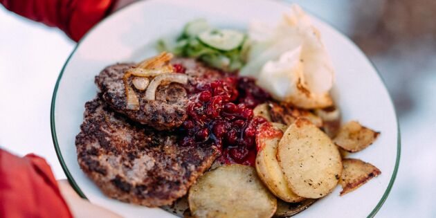 Pannbiff med stekt potatis på stekhäll – rejäl utflyktsmat