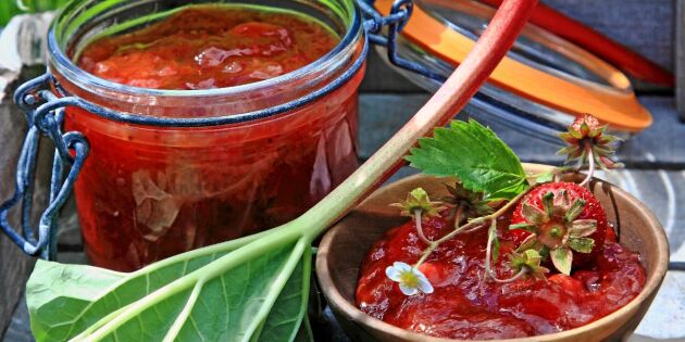 Gör sommarens godaste marmelad – med jordgubbar och rabarber