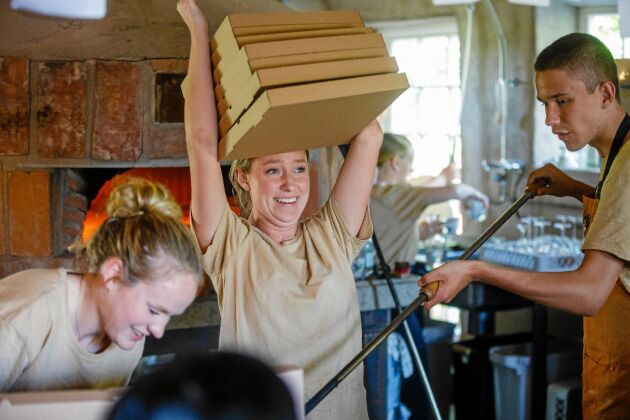  Elsa Södervall, Klara Bergman och John García är tre av dem 35 ungdomar som jobbar extra på pizzerian.