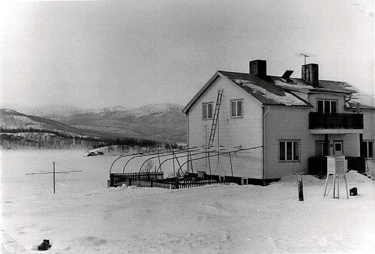 Isande kallt. Här i Vuoggatjålme slogs det svenska köldrekordet i februari 1966. Bilden är tagen några veckor senare då det fortfarande var kallt men inte i närheten av –52,6.