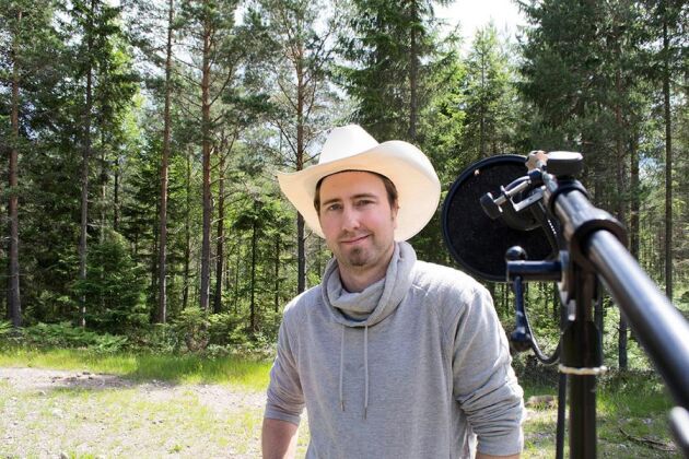 Johan Elofsson, skogsmaskinsförare, är Lantbrukspoddens sommarpratare 2014.