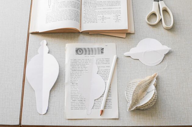  Rita upp, klipp och vik. Ett lite styvare papper, till exempel ur en gammal bok, fungerar perfekt. Foto: Johanna Karlsson
