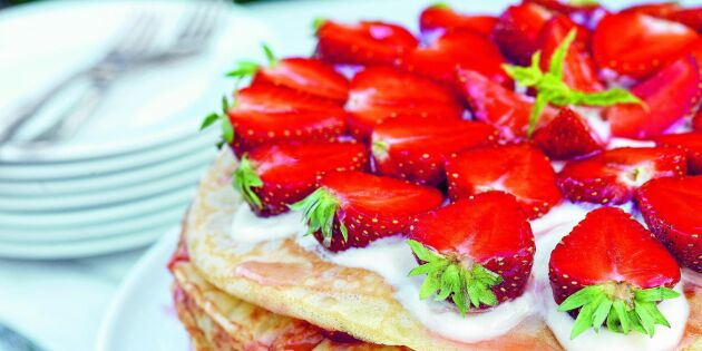 Annas pannkakstårta med jordgubbar – sommarens härligaste