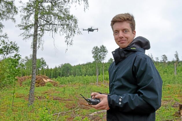  Anton Holmström använder numera alltid drönare vid fältbesök.