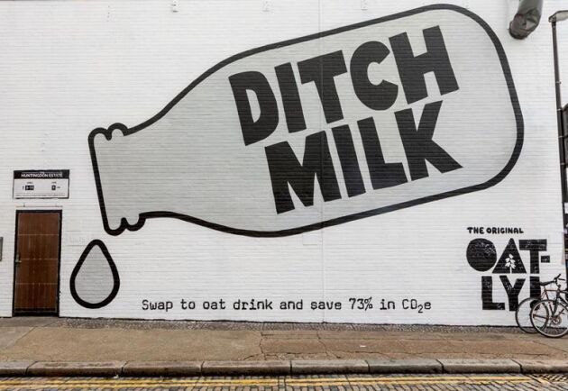  Oatlys nya kampanj använder sig av sloganen "Ditch milk" och lanseras i samband med London Coffee Festival.